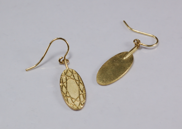 elegante ovale Ohrhänger, flach und aus 750 Gold